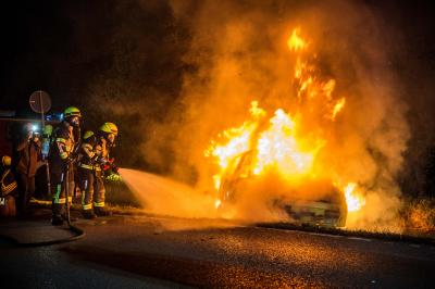 Asperg: Feuerwehren proben den Ernstfall - Verkehrsunfall auf der Landstrasse mit vielen Fahrzeugen, mehreren Toten und Verletzten